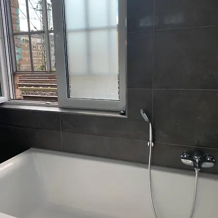 Duesseldorf 5 Min To Train Station Private