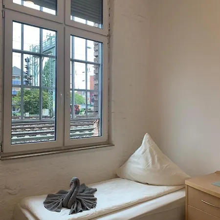 ゲストハウス Duesseldorf 5 Min To Train Station Private