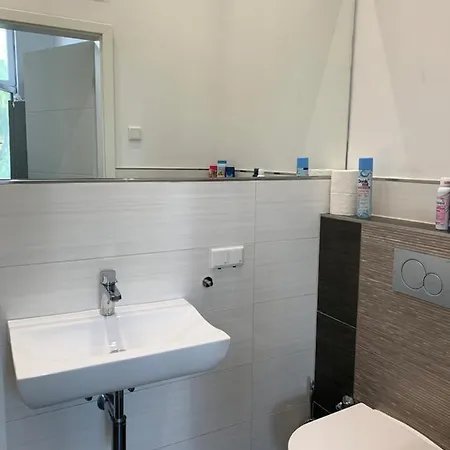 Duesseldorf 5 Min To Train Station Private