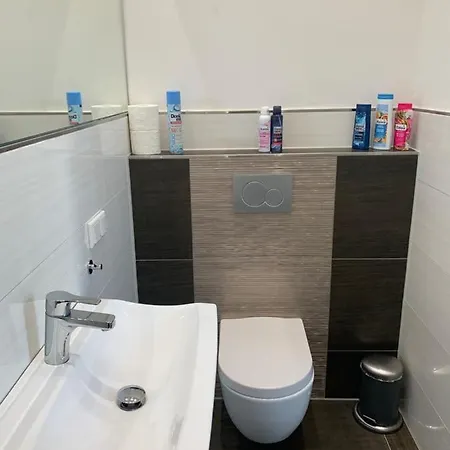 Duesseldorf 5 Min To Train Station Private