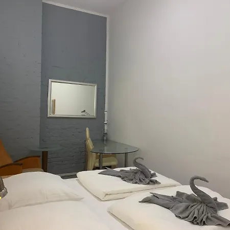 ゲストハウス Duesseldorf 5 Min To Train Station Private