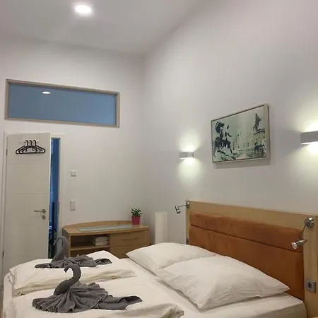 Duesseldorf 5 Min To Train Station Private Guest house *