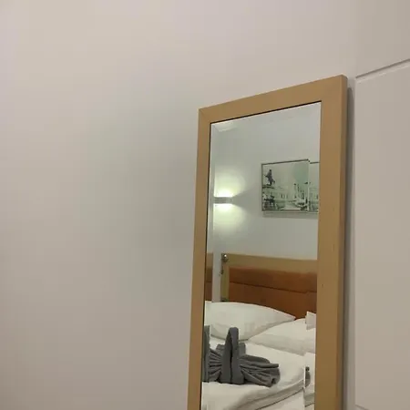 Guest house Duesseldorf 5 Min To Train Station Private