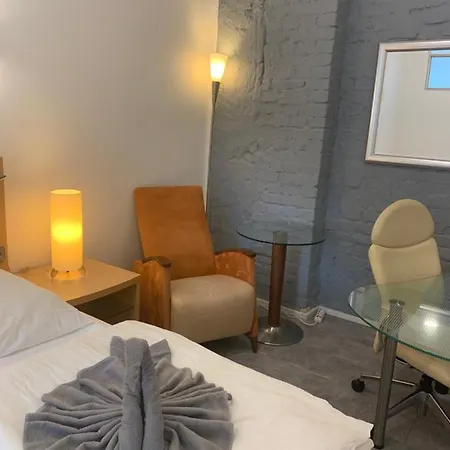 게스트하우스 Duesseldorf 5 Min To Train Station Private *