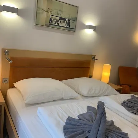 Duesseldorf 5 Min To Train Station Private Guest house *