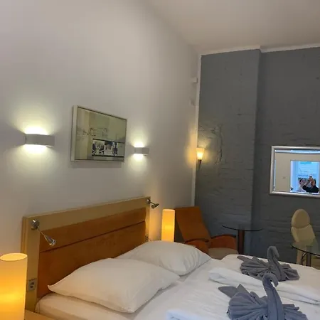 Duesseldorf 5 Min To Train Station Private *