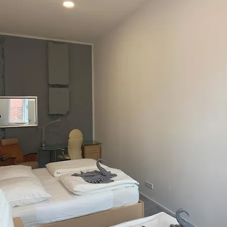 Duesseldorf 5 Min To Train Station Private Guest house *
